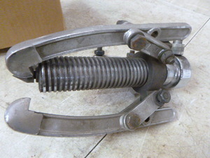 Hydraulic 3 Jaw Puller