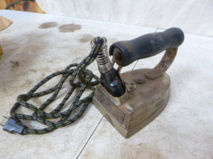 Antique Dover Do-mdn-Co Electric Iron