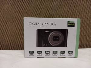 DIGITAL CAMERA