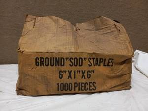 GROUND SOD STAPLES