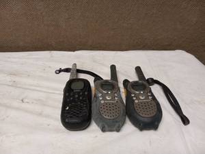 MOTOROLA TALKABOUT T5622 TWO WAY RADIO & UNIDEN TWO WAY