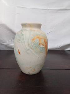 lot 6 image: Nemadji Pottery Vase