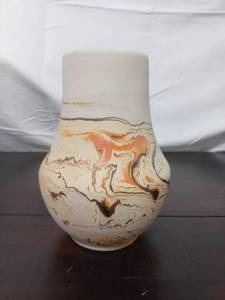 lot 7 image: Nemadji Pottery Vase