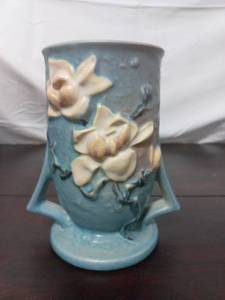 lot 12 image: Vintage Roseville Pottery Green Magnolia Vase