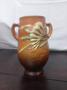 lot 13 image: Vintage Roseville Pottery Freesia Vase