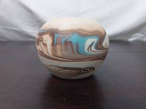 lot 19 image: Nemadji Pottery Vase