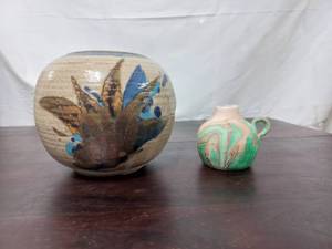 lot 43 image: Pair of Ceramic Pottery Pieces