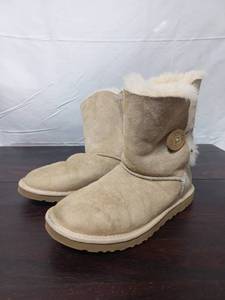 lot 56 image: Ugg Boots