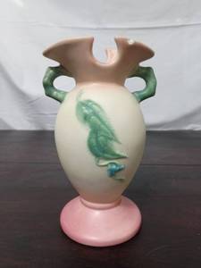 lot 61 image: Hull Vase