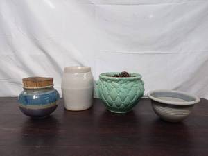 lot 63 image: 4 Ceramic Items