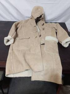 lot 66 image: Sherpa Style Jacket