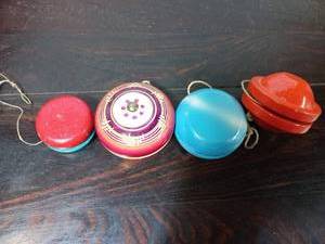lot 85 image: Collection of Vintage Toy Yo-Yos