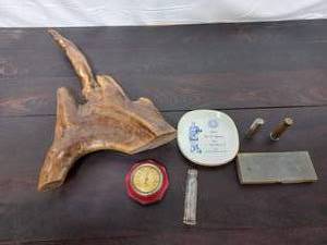 lot 98 image: Collection of Vintage Items