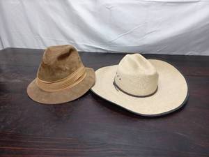 lot 106 image: Suede Kangol Fidora and Dallas Hats Straw Ranch Hat