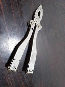 lot 107 image: Schrade Multi Tool