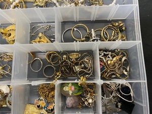 lot 84 image: Collection of Vintage Fashion Jewelry