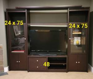 lot 40 image: Entertainment Wall System