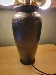 lot 30 image: Arts and Craft Amber Mica Shade Table Lamp