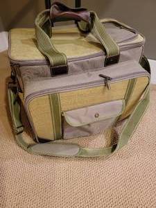 lot 55 image: Ascot Picnic Rolling Thermal Food Tote