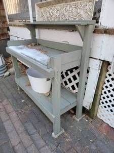 lot 24 image: Garden Potting Bench