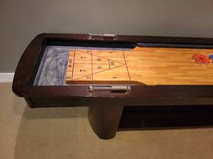 lot 39 image: Shuffleboard Table