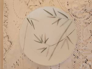 lot 157 image: Noritake Bambina Plate set