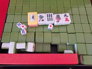 lot 158 image: Mahjong Set & Playing Pad