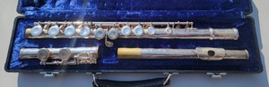 lot 10 image: Gemeinhardt Flute 2SP