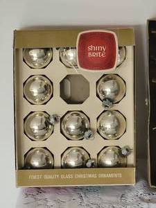 lot 67 image: Sparkling Vintage Mid-Century Christmas Ornament Collection