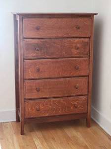 lot 74 image: Classic 5 Drawer Dresser