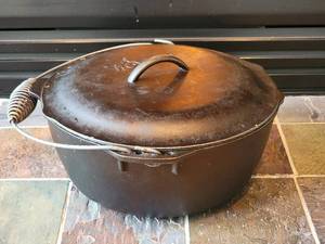 lot 75 image: Lodge Cast Iron Dutch Oven