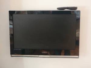 lot 105 image: Vizio LCD HDTV VW26L - 26