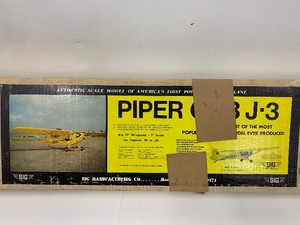 lot 8 image: LARGE Vintage Sig Craftmans PIPER CUB J-3 Balsa Wood RC Model Airplane Kit