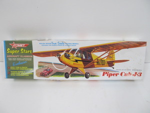 lot 51 image: Vintage Comet Super Stars Exclusive PIPER CUB J-3 Balsa Wood Model Kit