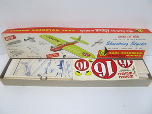 lot 54 image: Vintage Carl Goldberg SHOESTRING STUNTER Balsa Wood Kit