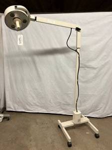 MSRP $2400 Welch Allyn LS200 #44200 Lab Medical Grade Industrial 3-Lamp Procedure Mobile Multi-adjustable Examination Surgical Light Lamp - Mechanics built to last a lifetime Excellent Working Condition&nbsp