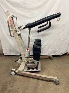 MSRP $2000 So Awesome To Get Another One In Medcare Sit To Stand Patient Transfer Lift Battery Powered WRemote, Sling , WOW 2 BATTERIES &amp Charger - Great working Condition See Youtube To See How This Fantastic Lift Operates