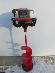 lot 14 image: Eskimo Shark Z71 10 Ice Auger