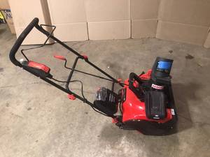 lot 11 image: PowerSmart 18 in Cordless 40V Snowblower customer return review pictures