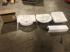 lot 30 image: Lot of assorted Bathroom sinks review pictures customers returns