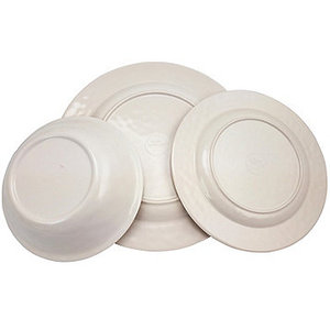 lot 123 image: Brand New - Open Box Item Gibson Studio California Mauna 12-Pc. Melamine Dinnerware Set - Service for 4 - Red