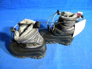 lot 160 image: Brand New with Tags Memebrs Mark Kids Snow Boots Size 78