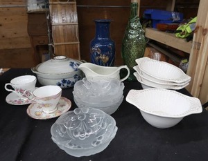 VINTAGE ANTIQUE PLATES & GLASSWARE
