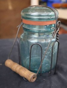 SINGLE VINTAGE MASON JAR AND STAND