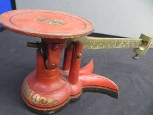 VINTAGE  ANTIQUE CAST IRON SCALE