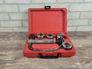 lot 348 image: Snap-on Cooling System Tester Kit - Model SVTS262A