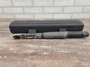 lot 359 image: Snap-on Digital 38 Drive Flex-Head Torque Wrench - Model ATECH2FR100