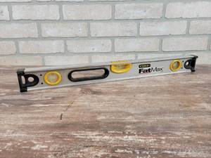 lot 387 image: 24 Aluminum Stanley FatMax Level