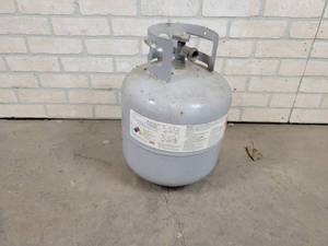 lot 395 image: 20# Propane Tank - Empty - NO SHIPPING