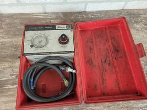 lot 406 image: Snap-on Cylinder leak Detector - Model MT324
